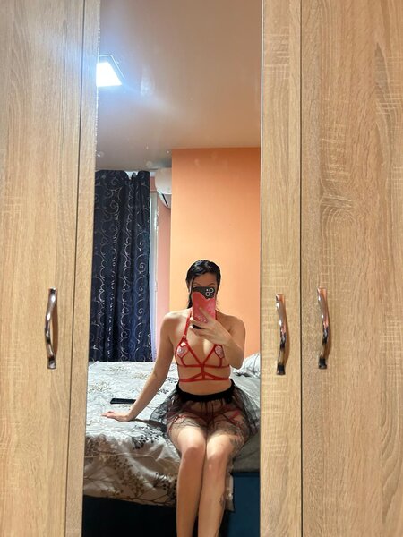 Andreea Alessia am 25 de ani 1,50m inaltime 45 de kg sunt slim