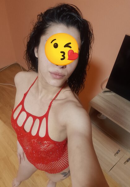 Andreea Alessia am 25 de ani 1,50m inaltime 45 de kg sunt slim